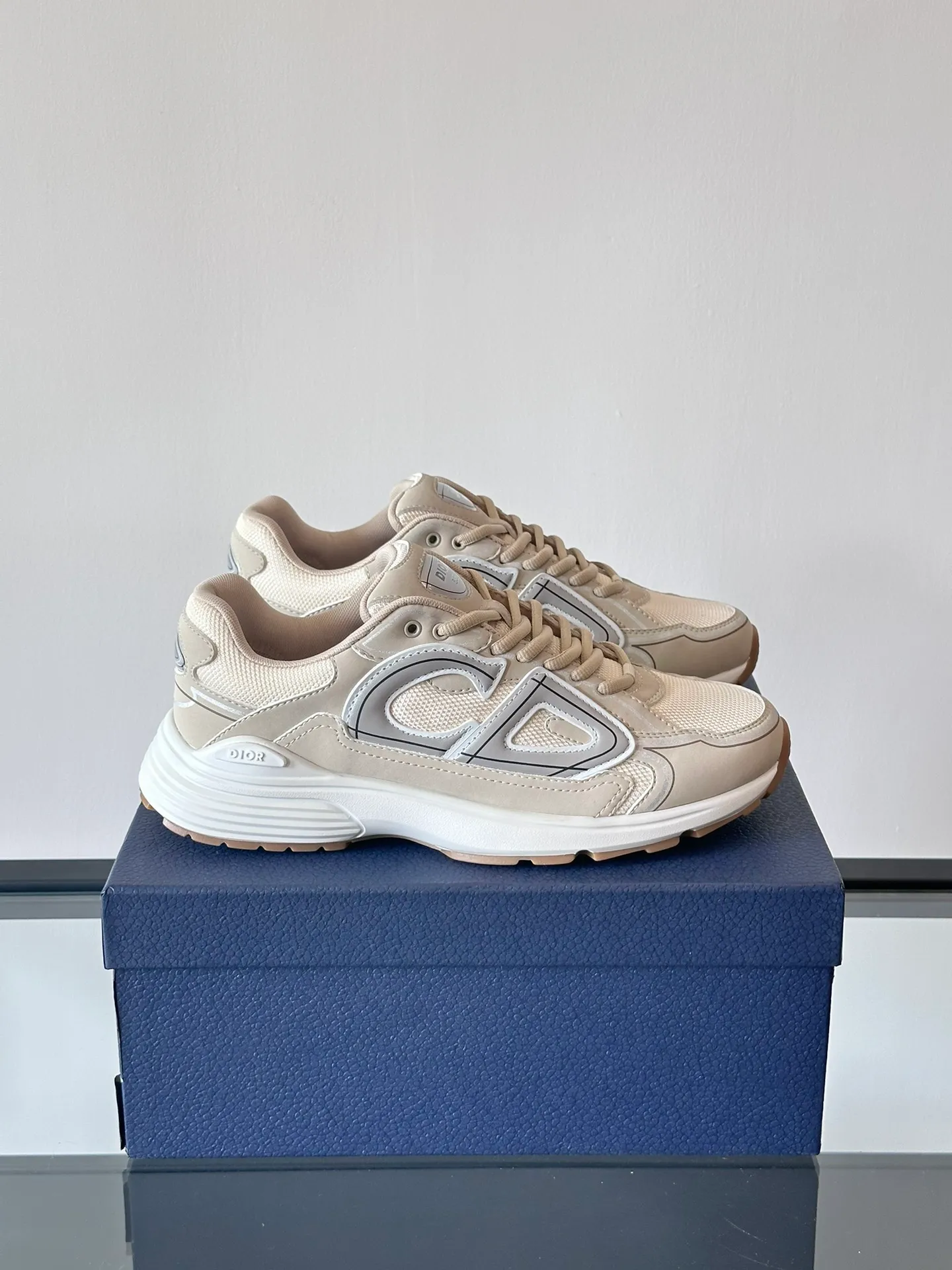 Men's Men's Shoes 💰p440 "Dio*" Dior B30 series sports shoes, multi-color mesh fabric and multi-color technical fabrics, this season's new B30 low-top sports shoes are one of the flagship styles of the series. Crafted from multicolor mesh and technical fabrics, it's finished with a reflective "CD30" graphic and silver-toned "DIOR B30" and "CD30" logos on the heel and tongue. An extra-light, sculpted rubber sole with signature accents adds style, while internal stretch details create ideal comfort. It can be matched with various casual styles to show a fashionable and modern sports style. Size: 38-44 (45-46 customized)